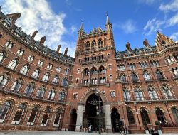 Hotel Bergaya Gothic Ini Bukan Hanya Indah, Tapi Juga Penuh Cerita