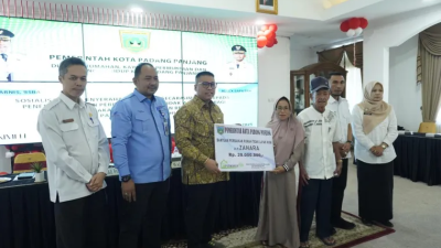 108 Warga Padang Panjang Terima Bantuan Perbaikan Rumah Tak Layak Huni, Iskandar: Pengerjaan Dimulai Minggu Depan