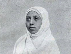 Rahmah El Yunusiyyah: Syaikhah Pertama dari Al-Azhar yang Menginspirasi Dunia