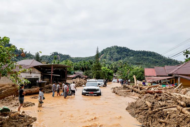 Ratusan Mahasiswa UNP Terdampak Banjir Sumbar, Satu Mahasiswa Meninggal Dunia