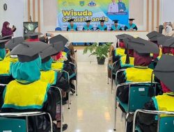 59 Peserta Sekolah Lansia Padang Panjang Timur Di Wisuda