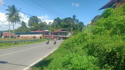 Drainase Tersumbat, Jalan Nasional di Pesisir Selatan Rusak Parah: Pemeliharaan Dipertanyakan